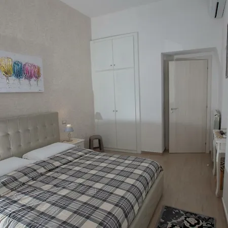 Garibaldi House Apartment Naples