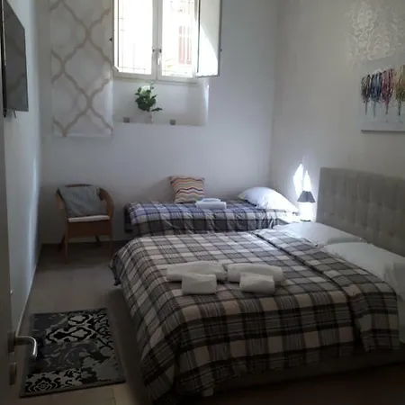 Апартаменты Garibaldi House
