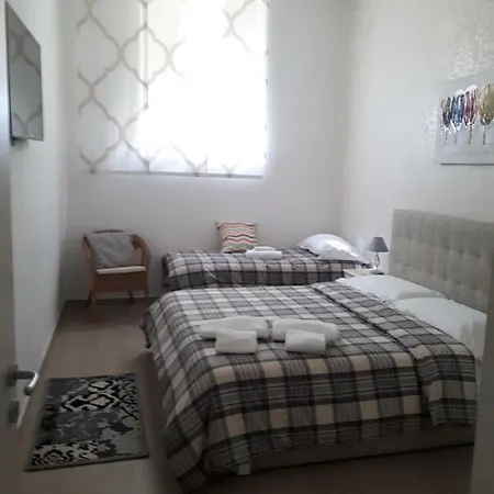 Apartment Garibaldi House Naples