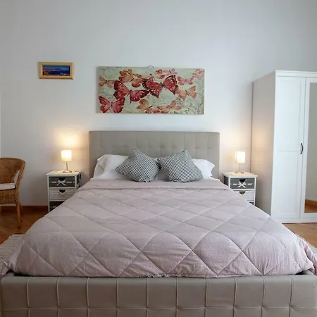 Appartamento Garibaldi House Napoli