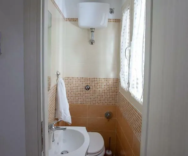 Garibaldi House Apartment